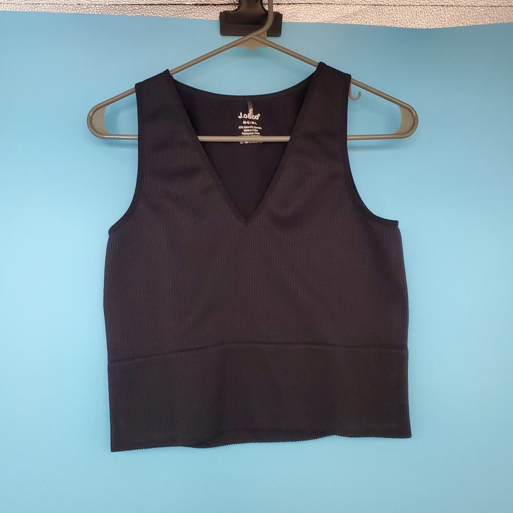 J.O& Co Top Size M/L Ribbed V-Neck Cropped